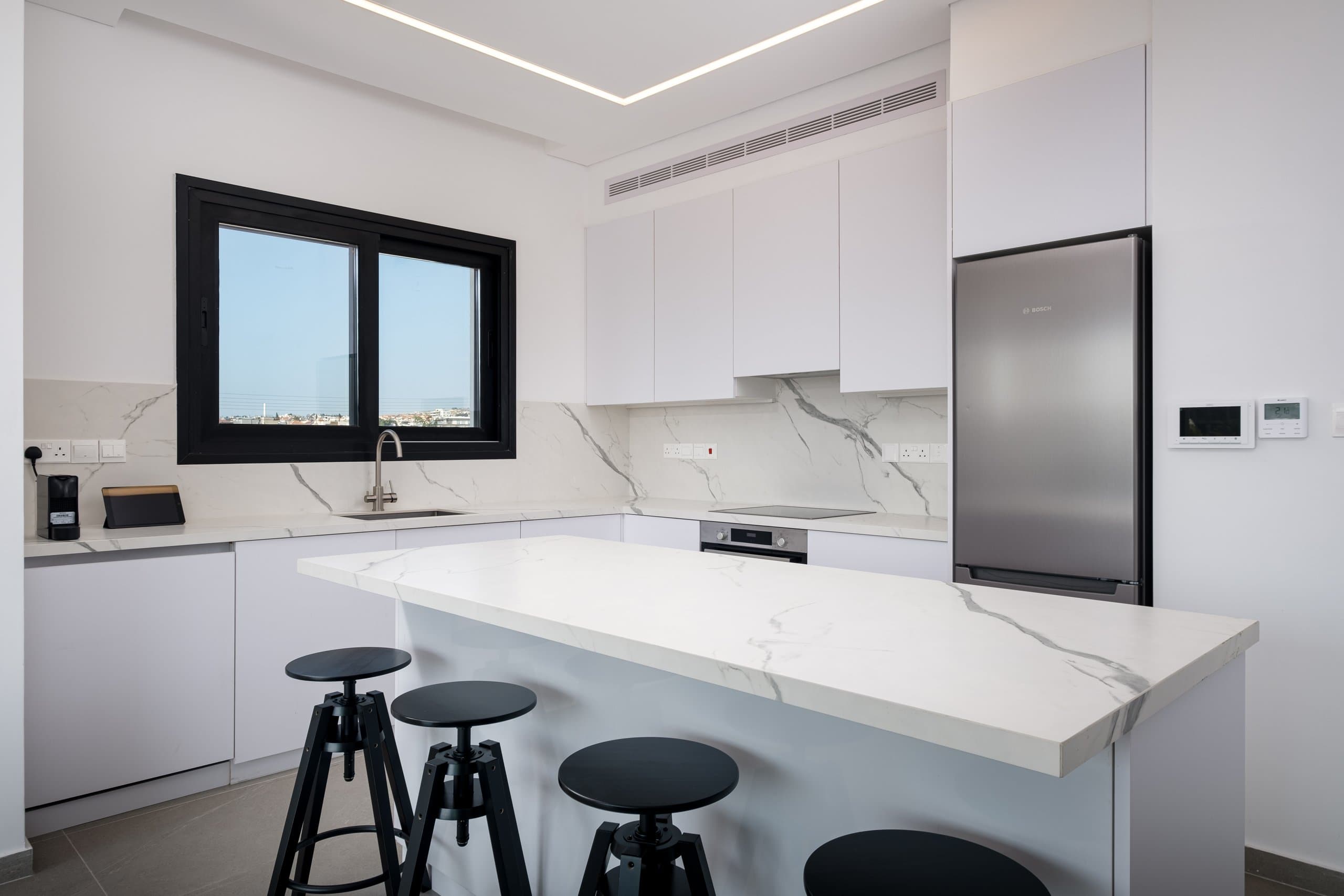 Photograph of a delivered Simplicity 2 kitchen with marble island
